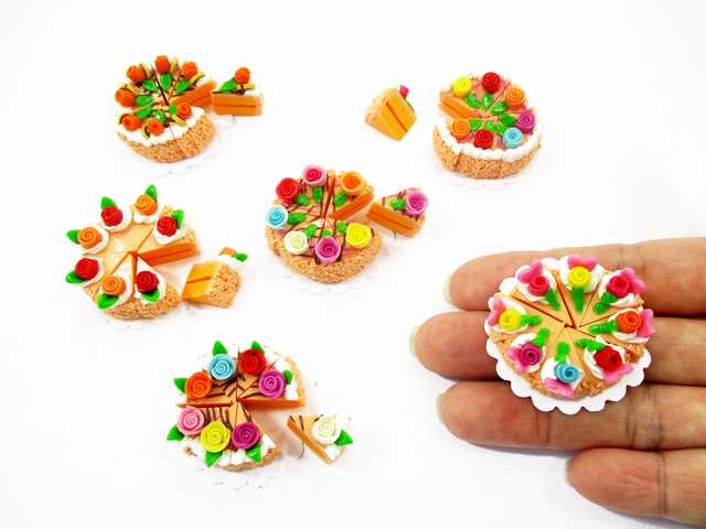 1:12 clay slice cake with roses, sweet and sweet gift for miniature fans
