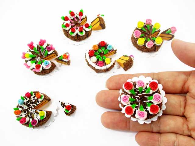 clay miniature floral slice cake with roses for craft, cabochon, dollhouse display