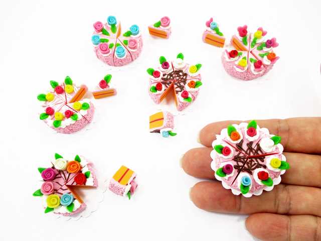 display clay miniature floral slice cake with roses for cabochon, pendants, dollhouse display
